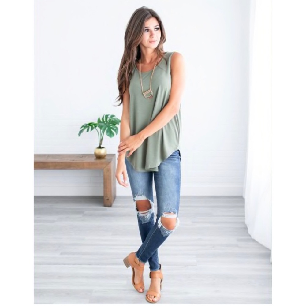 Rounded Hem Tank - Picture 2 of 4